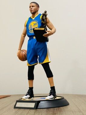 Enterbay Stephen Curry Golden State Warriors Figurine in Blue and Yellow